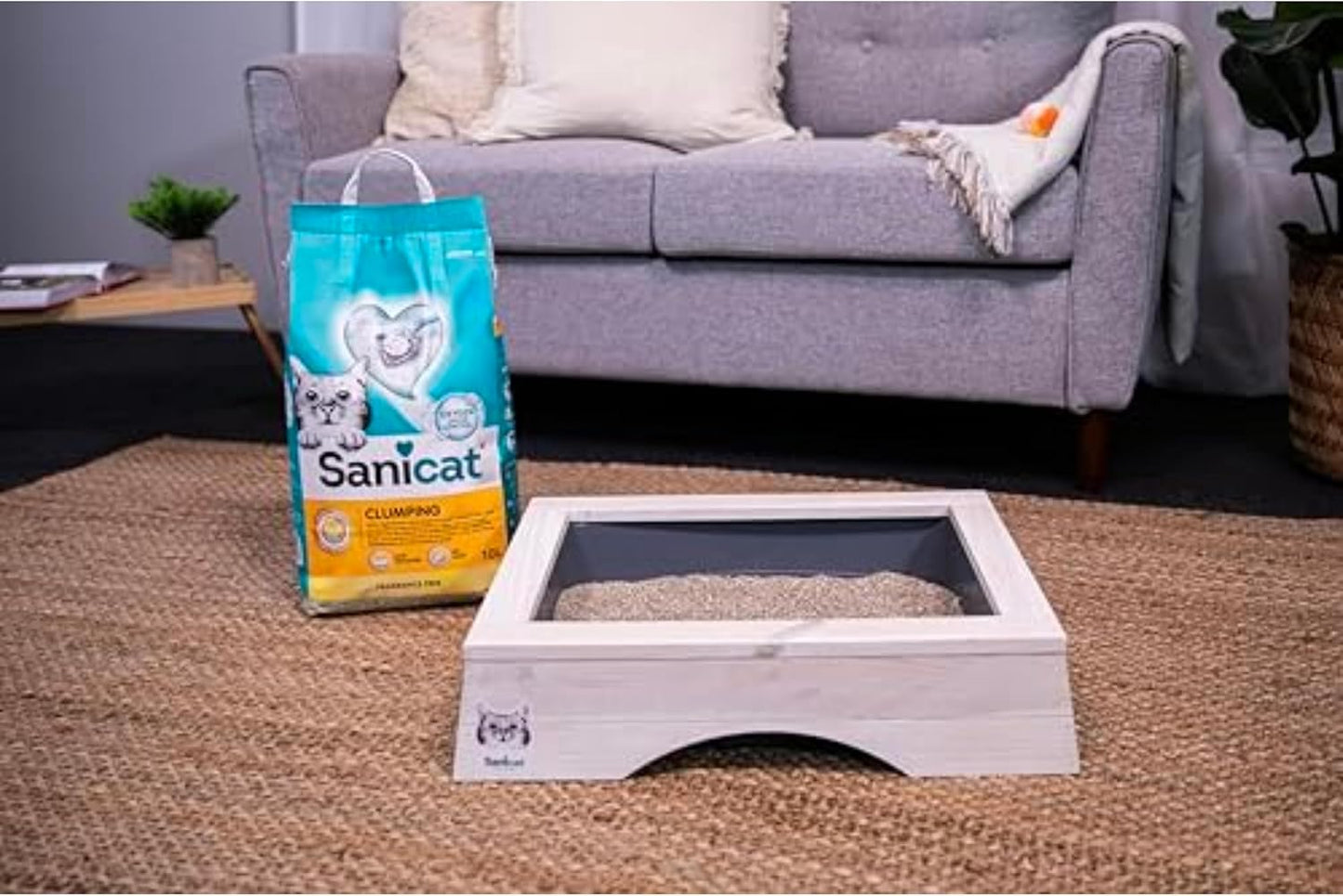 Sanicat - Clumping Unscented Cat Litter | Made of natural minerals with guaranteed odour control | Absorbs moisture and makes cleaning easier | 10 L capacity